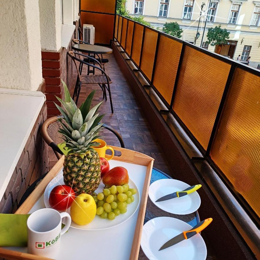 Corner Apartment Будапеща Екстериор снимка