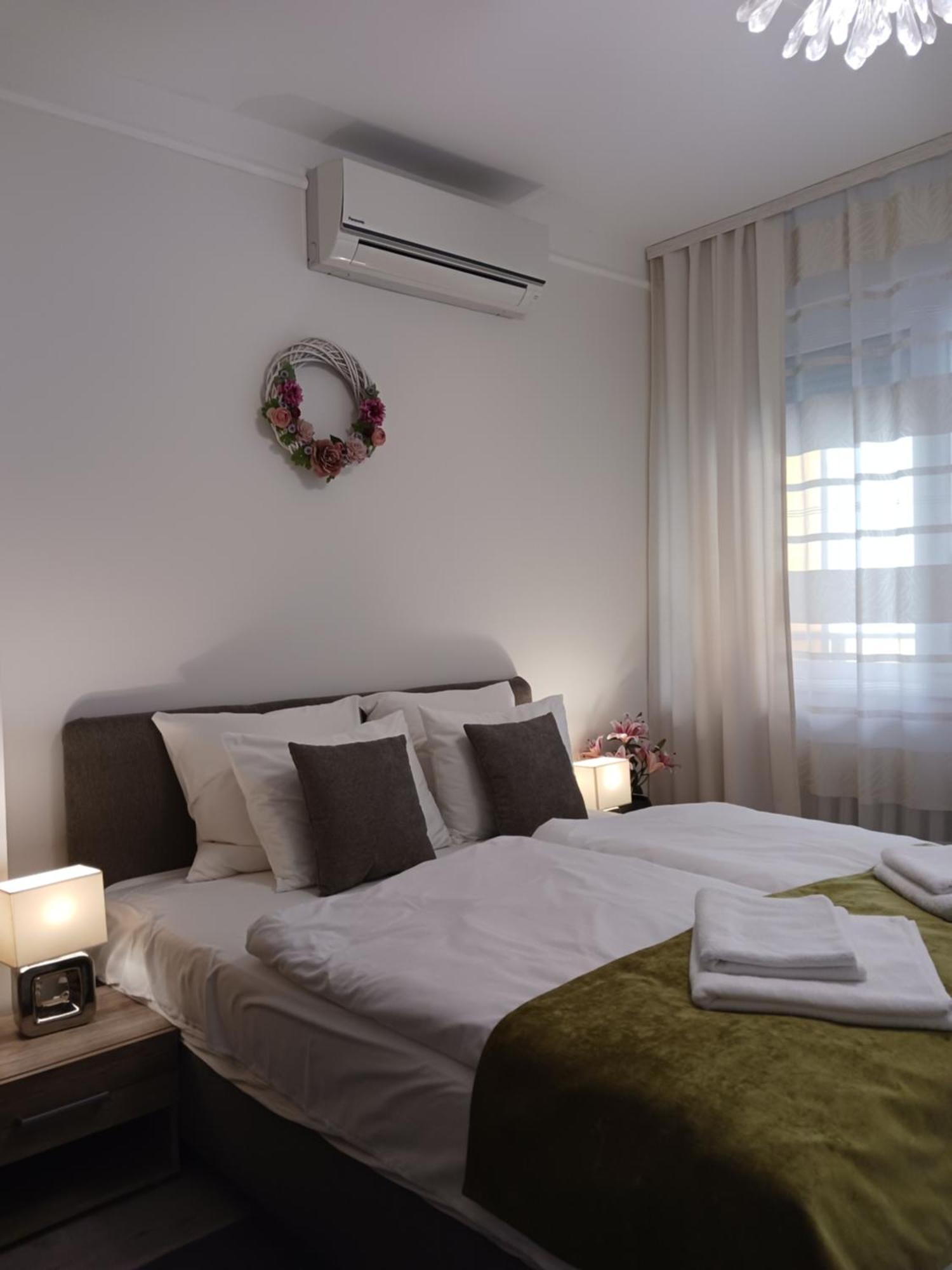 Corner Apartment Будапеща Екстериор снимка